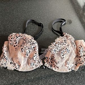 Victoria’s Secret Underwire Lace Bra
